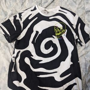 Graphic Black and White Swirl T-Shirt